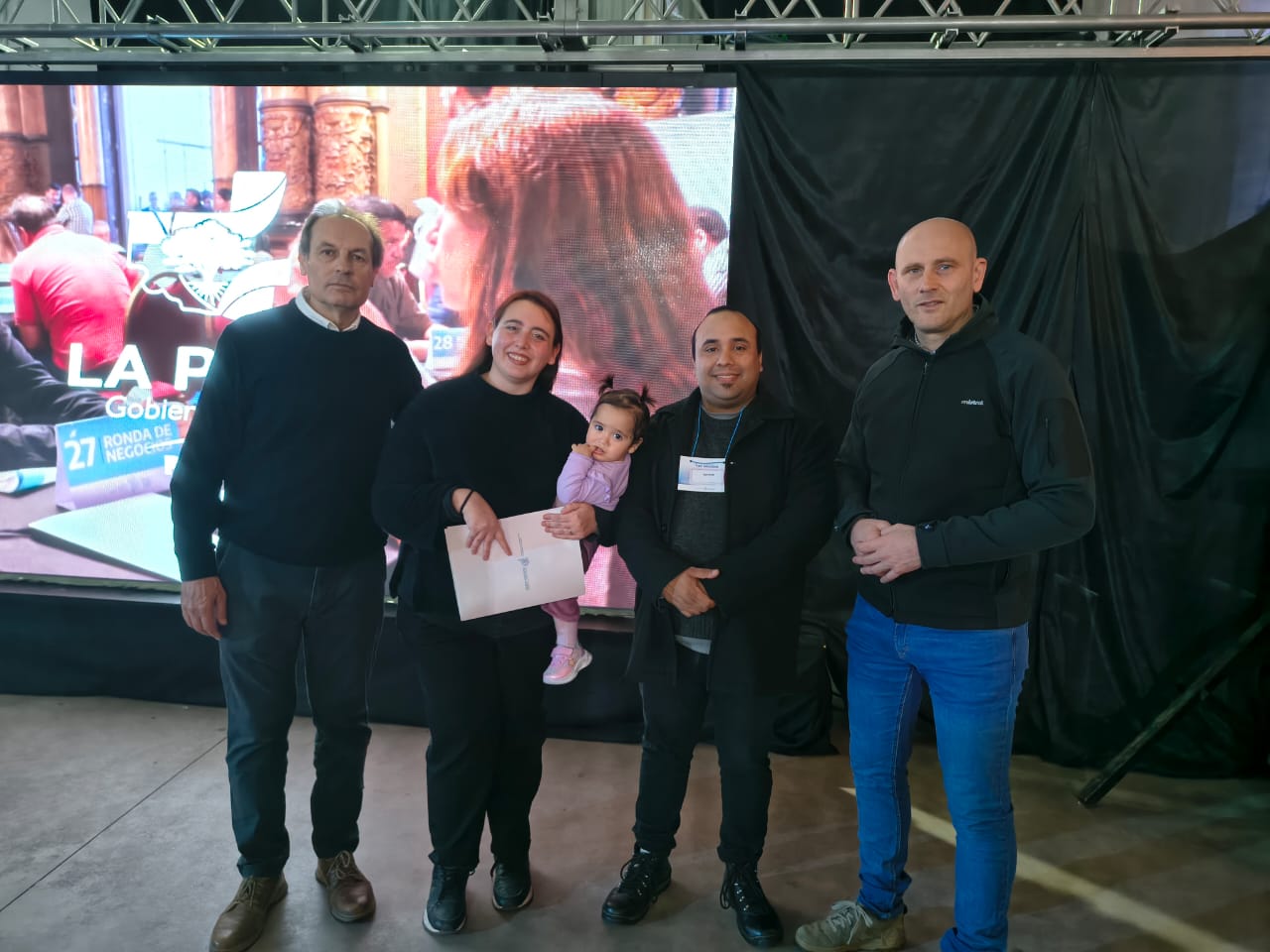 Equipo de Ovitech junto al intendente de Carlos Casares y el senador Germán Lago 1